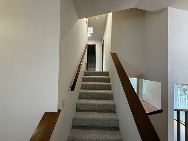 Building Photo - Beautiful 4 bed 2.5 bath Edmonds, WA. $3850/mo.