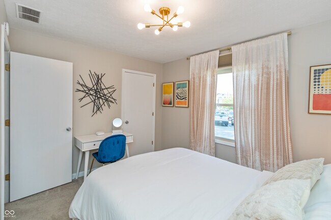 Building Photo - 110 1st St SE