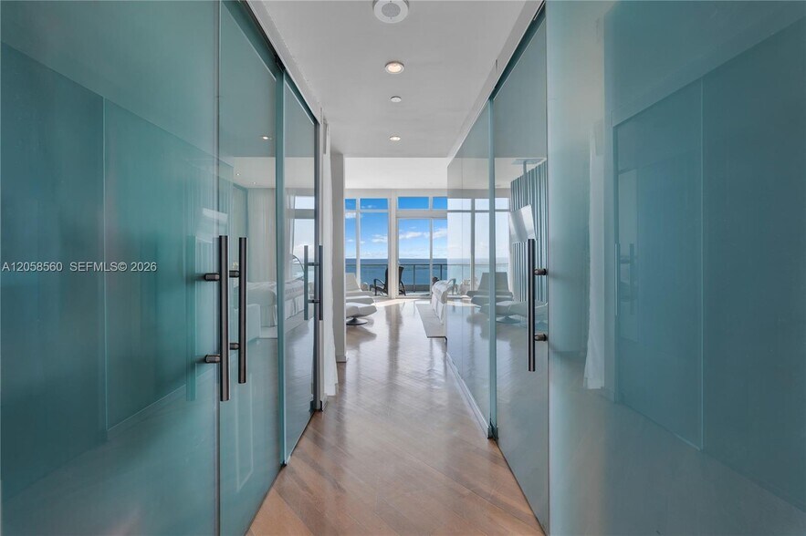 Building Photo - 1331 Brickell Bay Dr