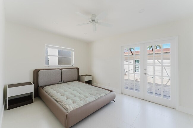 Building Photo - 3199 NE 6th Dr