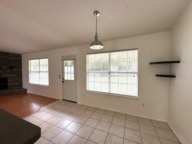 Building Photo - 139 Steeplechase Dr
