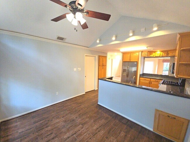 Building Photo - 25 N Mossrock Rd