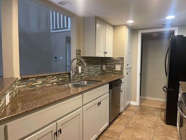 Building Photo - 5181 Middlecoff Cir