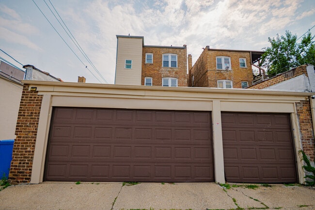 Building Photo - 7554 N Claremont Ave