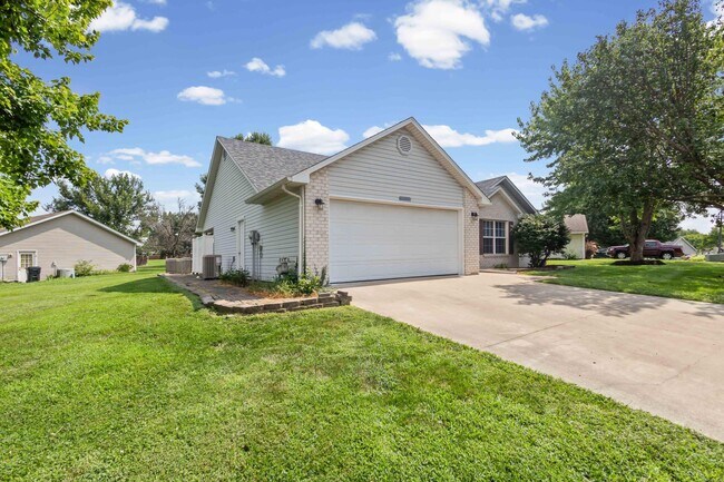 Building Photo - 5703 Candlewood Dr