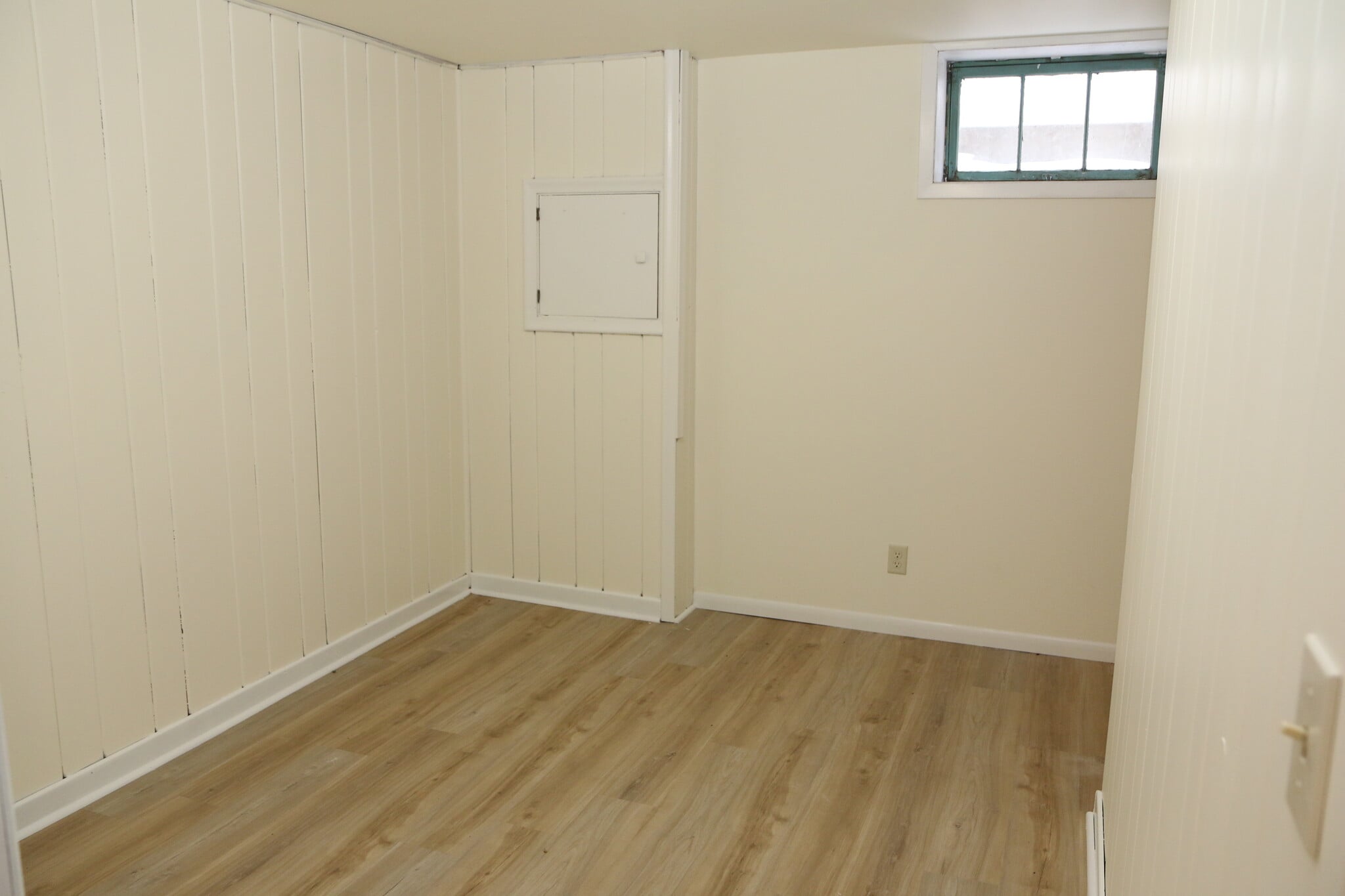 Building Photo - 1905 S Western Ave