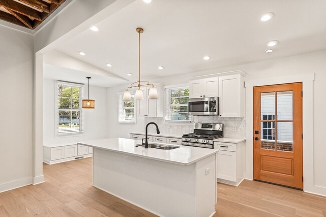 Building Photo - Downtown Beaufort Charmer