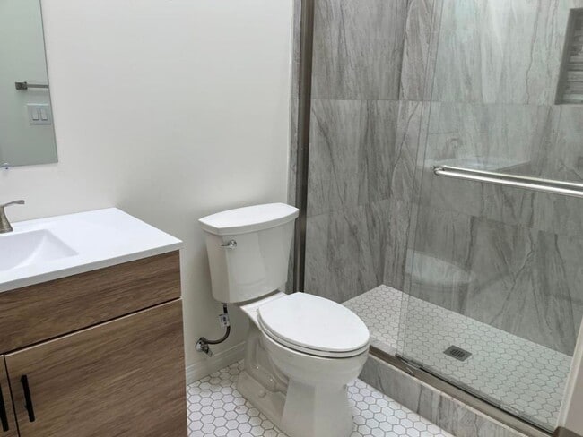 Building Photo - 1 Br/1 Ba ADU West of I-5! - Buena Vista