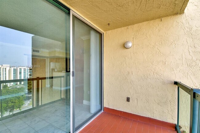 Building Photo - 11800 SW 18th St