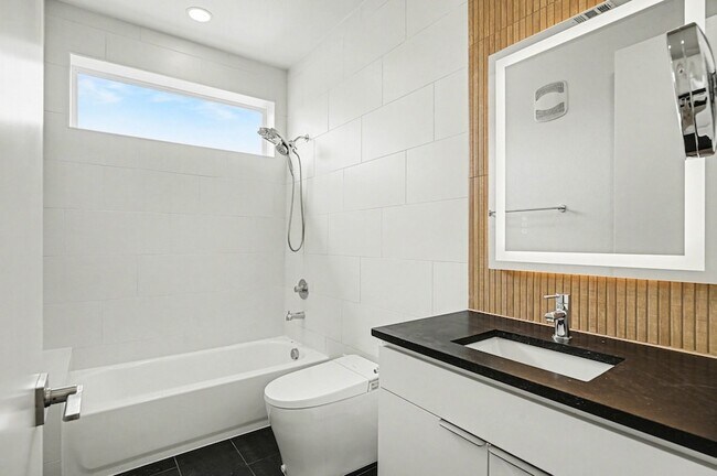 Building Photo - 2217 N Fitzhugh Ave