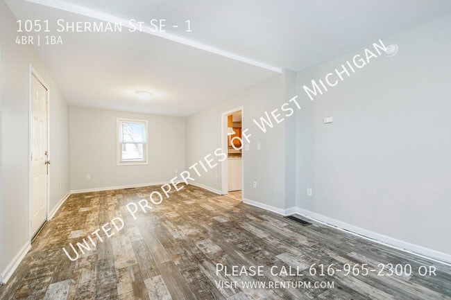 Building Photo - Available Now | 4 Bedroom 1 Bath Lower Lev...