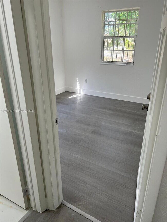 Building Photo - 1185 NW 134th St