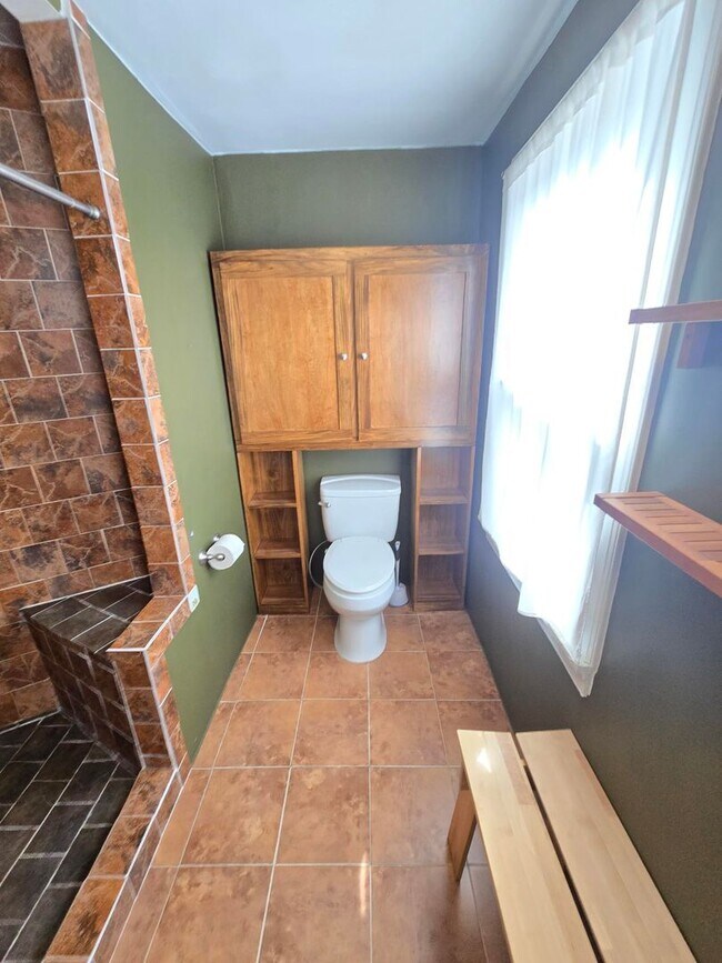 Building Photo - Beautiful 2 Bedroom 1.5 Bathrooms Patterson Park