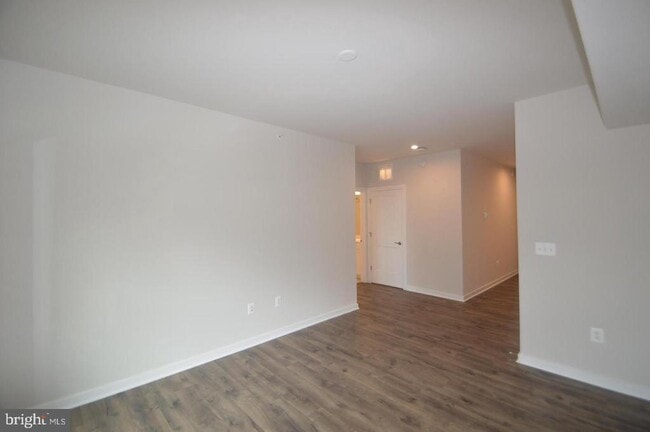 Building Photo - 13518 Sayward Blvd