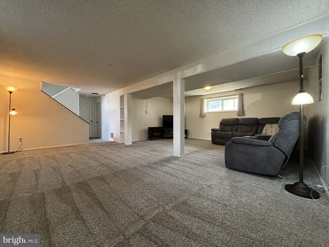 Building Photo - 30 Estate Rd