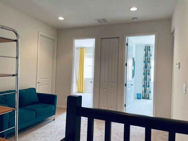 Building Photo - Fully Furnished 3 bed 2.5 Bath Townhouse, ...