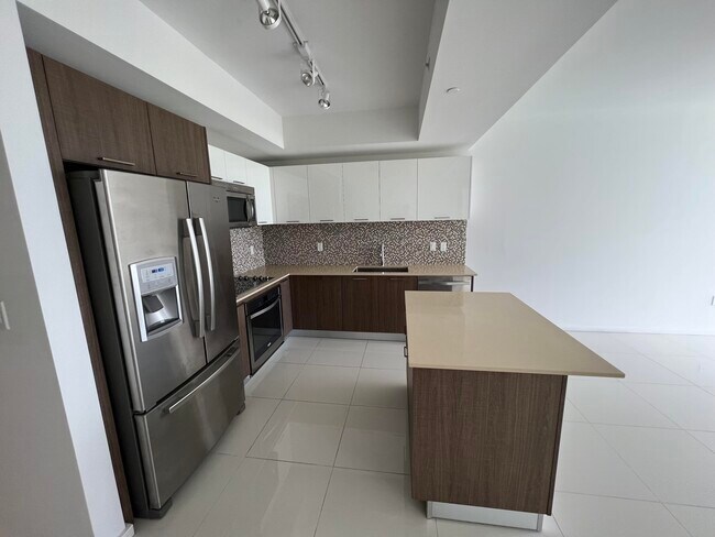 Building Photo - 5300 Paseo Blvd