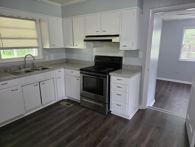 Building Photo - 3607 Inglewood Dr NW