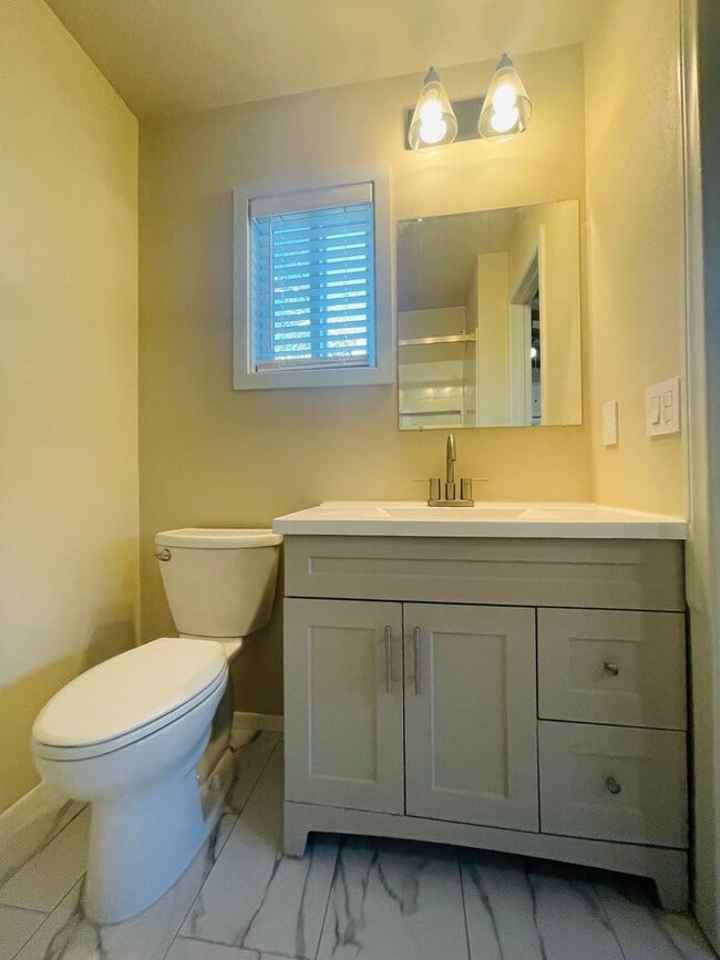 Building Photo - Charming 3-bedroom, 2-bathroom single story home located in the heart of Fillmore