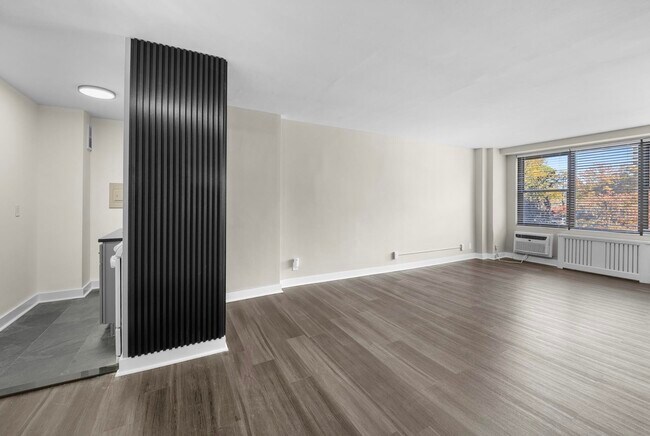 Building Photo - 10 Huron Ave