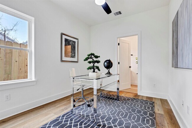 Building Photo - 4703 Oats St