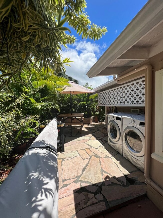 Building Photo - Recently renovated 1 bedroom, 1 bath, 1 parking in Palolo!