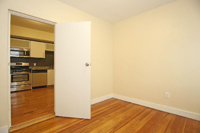 Building Photo - 114 Everett St