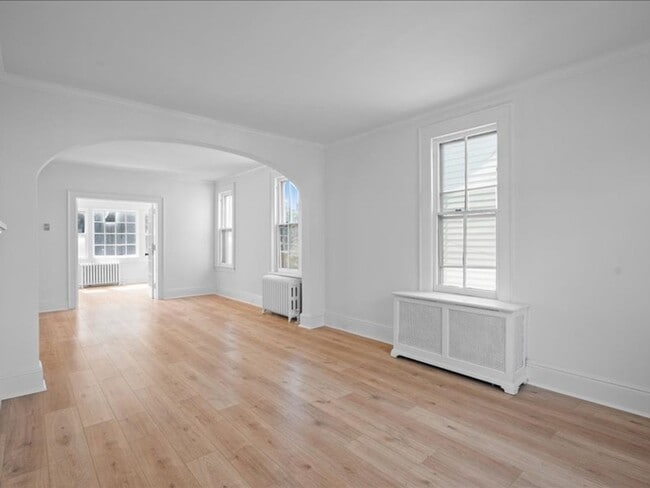 Building Photo - Spacious Pet Friendly 4 Bedroom Rental in ...