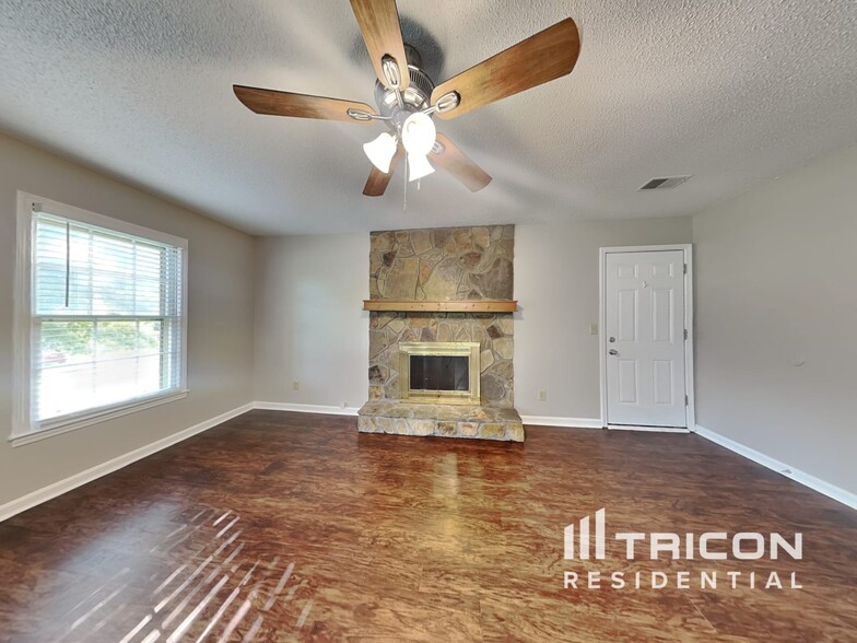 Building Photo - 389 Hillridge Dr