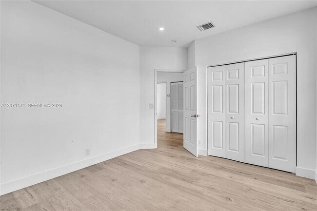 Building Photo - 3433 SW 52nd Ct