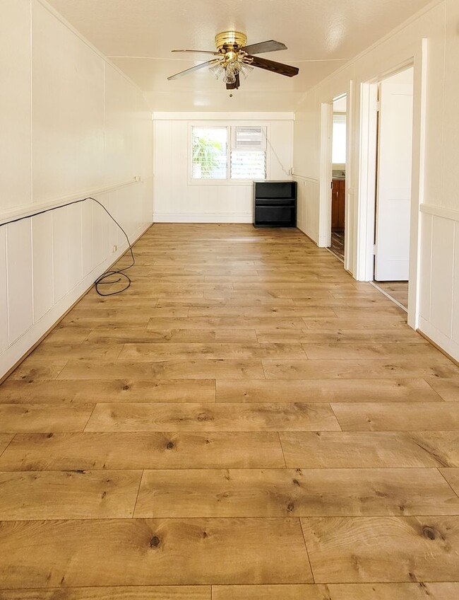 Building Photo - 1132