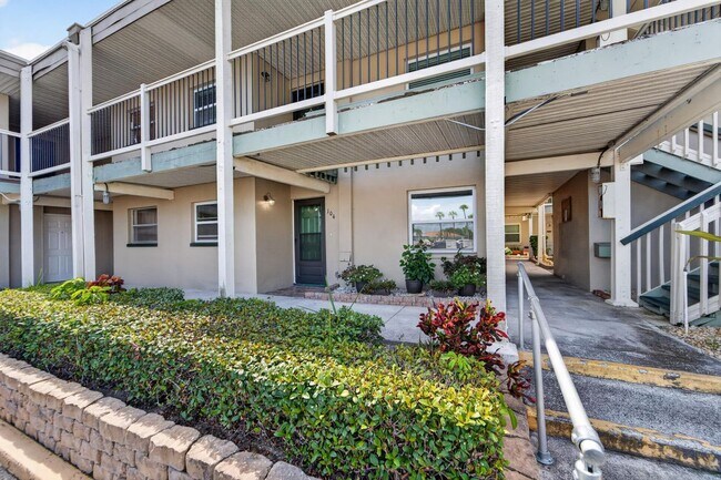 Building Photo - 1028 Apollo Beach Blvd