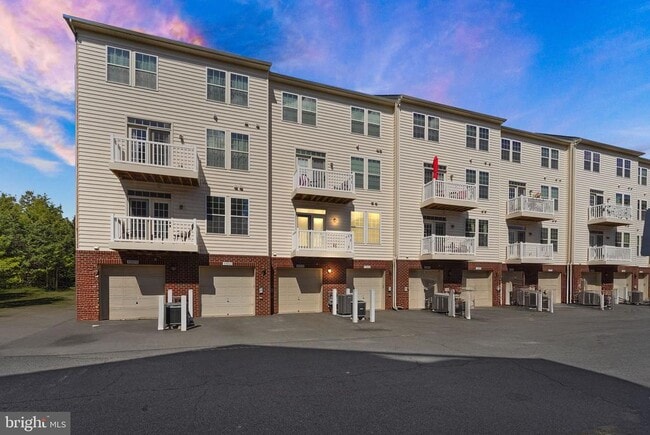 Building Photo - 43846 Artsmith Terrace