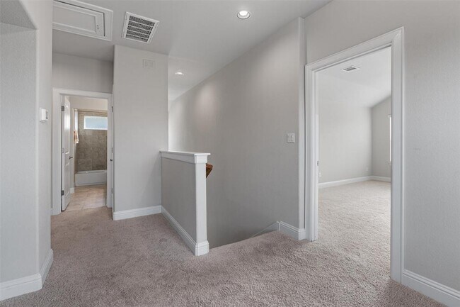 Building Photo - 312 Stone Cyn Dr