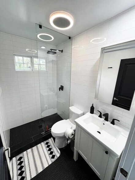 Building Photo - 280 Hillcrest Dr