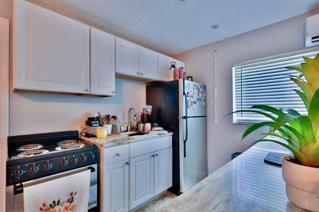 Building Photo - 4000 NW 3rd Ave