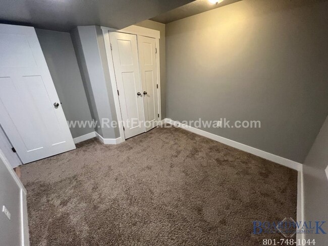 Building Photo - Stylish Vineyard Basement Apartment!