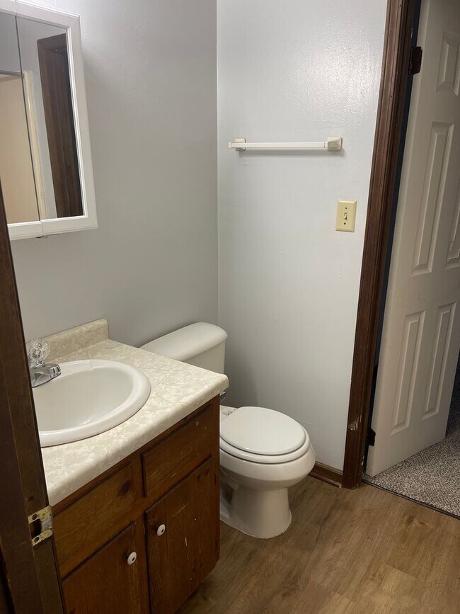 Building Photo - 2 bedroom, 1 bath duplex is located on a cul-de-sac near Cedar Shoals High School