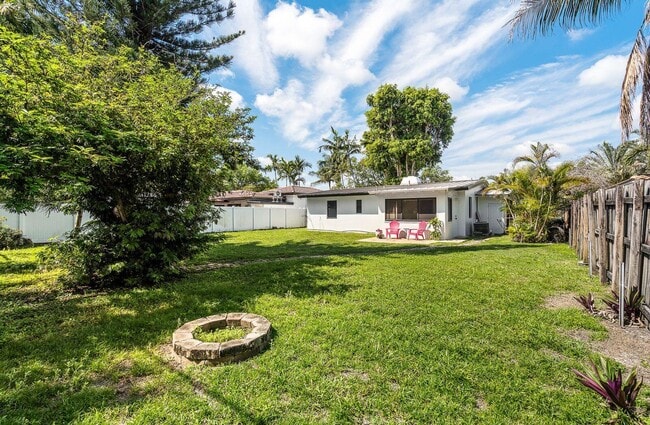 Building Photo - 1430 NE 16th Ave