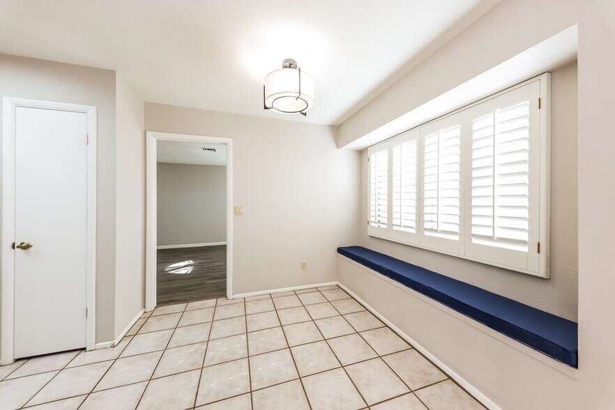 Building Photo - 7127 W Morrow Dr