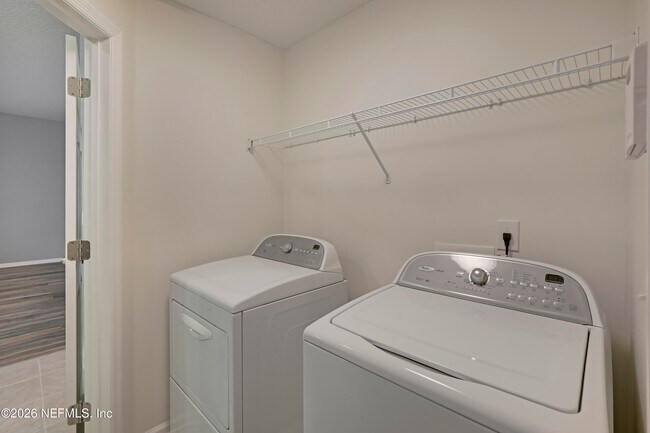 Building Photo - 695 Sid Dr