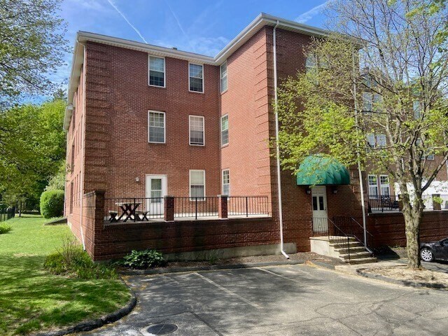 Building Photo - 760 Highland Ave
