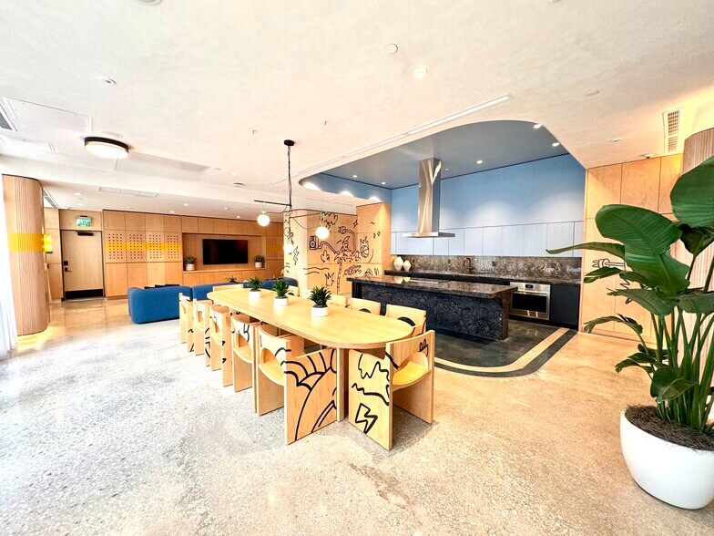 Building Photo - 370 NW 20th St