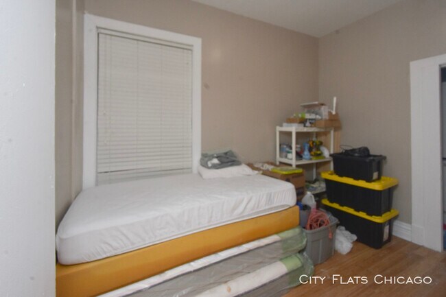 Building Photo - 950 W Addison St