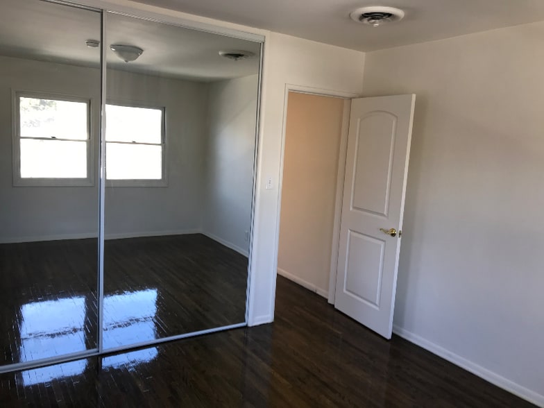 Building Photo - 13744 Burbank Blvd