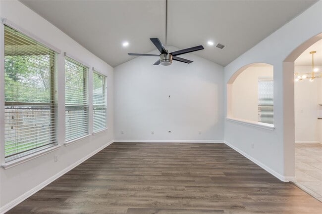 Building Photo - 10805 Owyhee Vw