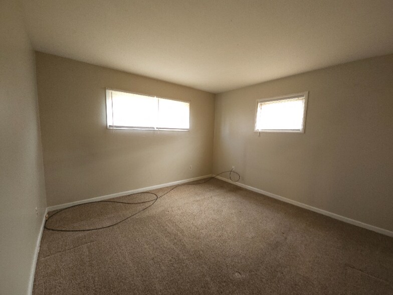 Building Photo - 906 Las Vegas Dr