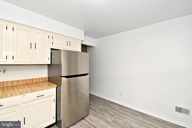 Building Photo - 592 Wrensong Rd