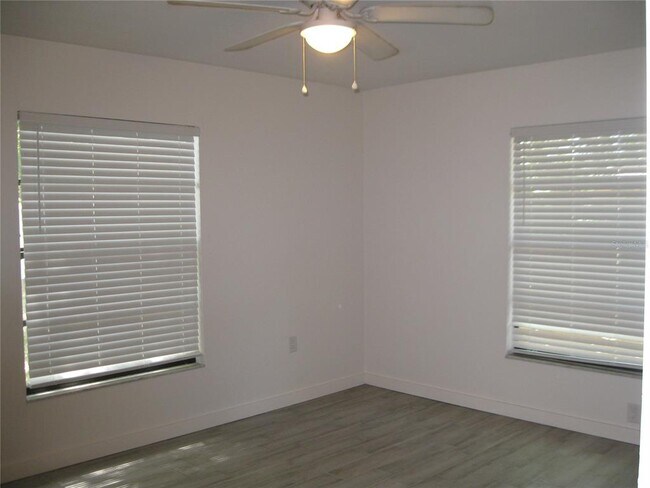 Building Photo - 1976 Debbie St