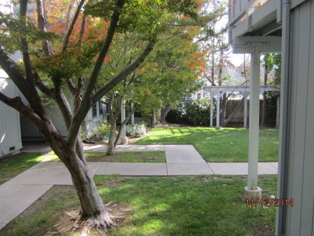 Building Photo - Scotts Valley Townhome with Garage!
